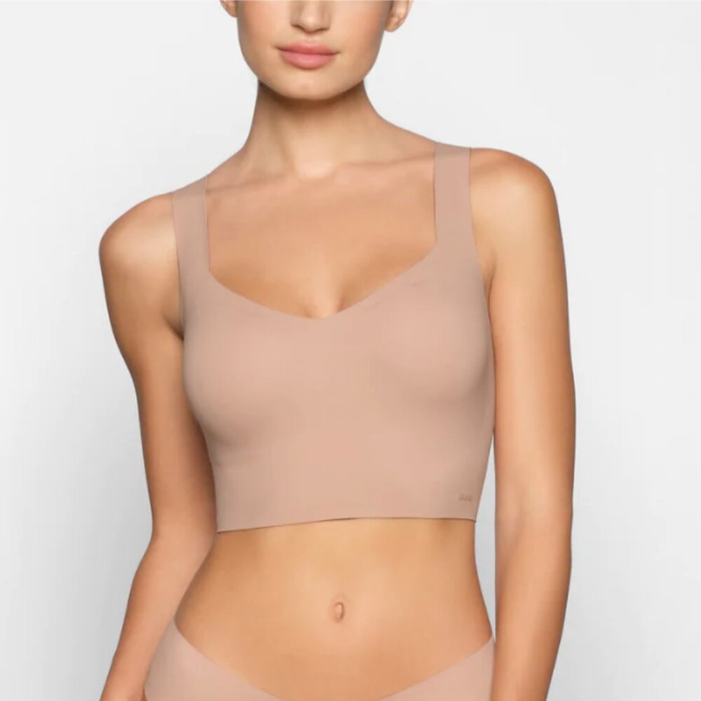 SKIMS Seamless Scoop Neck Longline Bra - Nude